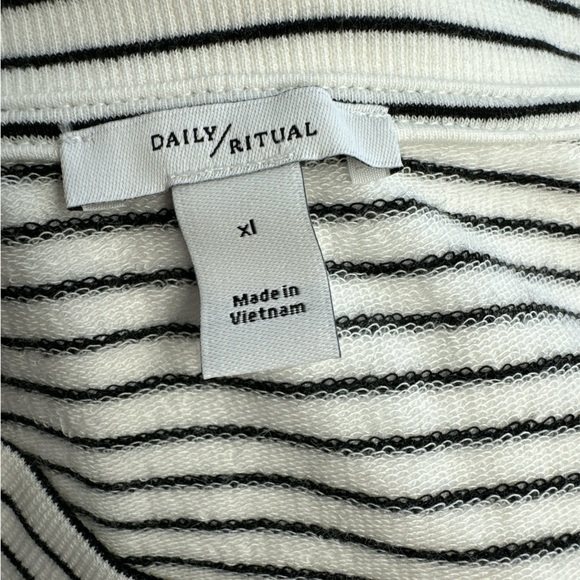 Daily Ritual Women Long-Sleeve Crewneck Striped Sweatshirt with Side Cutouts XL - Picture 4 of 9